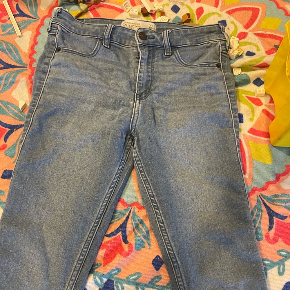 Abercrombie and fitch size 4